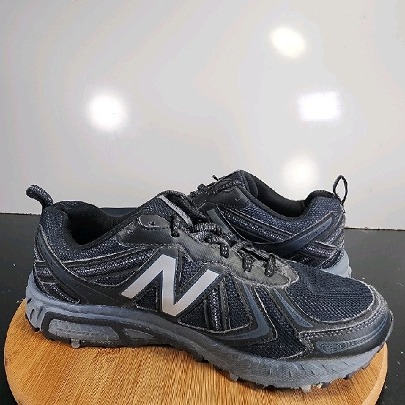 New Balance 410 Sz 9.5 Mens 008975 Black Blue Trail Running Athletic Sneakers