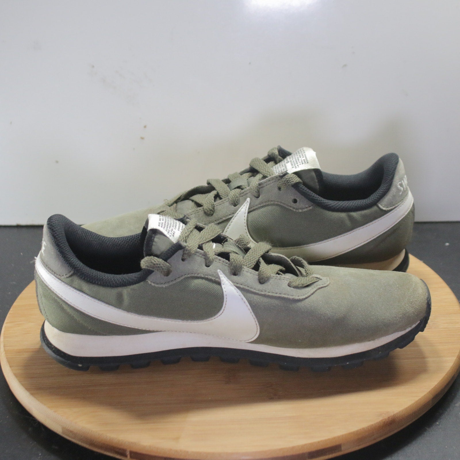 Nike Swoosh Low Size 9 Womens 007967 Green White Running Training Sneakers