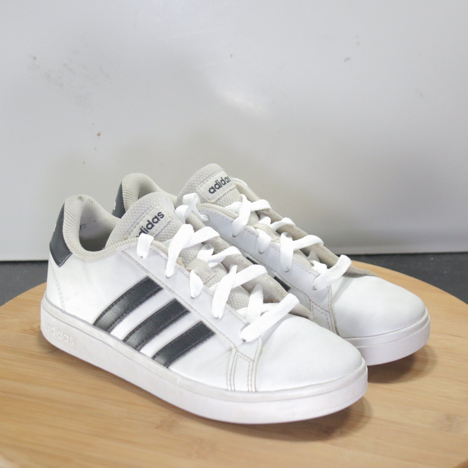 Youth adidas Ground Court 2 Low Size 1 008339 White Black Tennis Sneakers Shoes