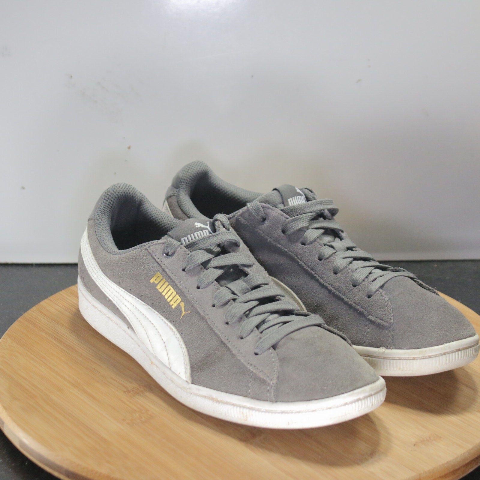 PUMA Suede Classic Low Size 9 Womens 008410 Gray White Running Casual Sneakers