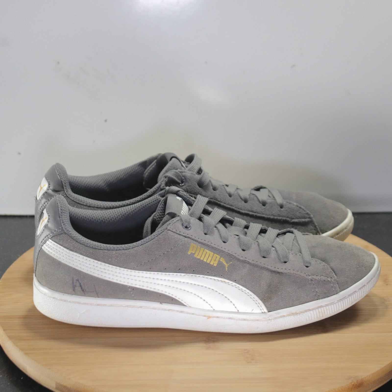 PUMA Suede Classic Low Size 9 Womens 008410 Gray White Running Casual Sneakers