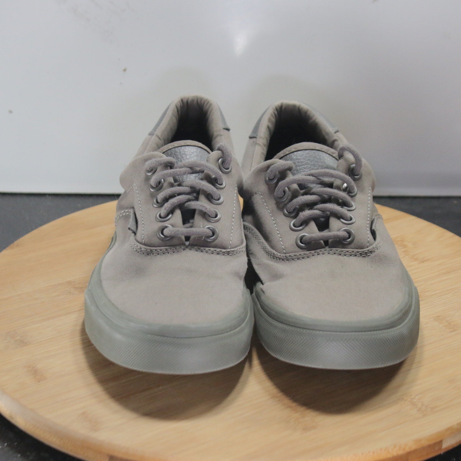 VANS Classic Low Sz 8 Womens 008720 Olive Green Skateboarding Sneakers Shoes