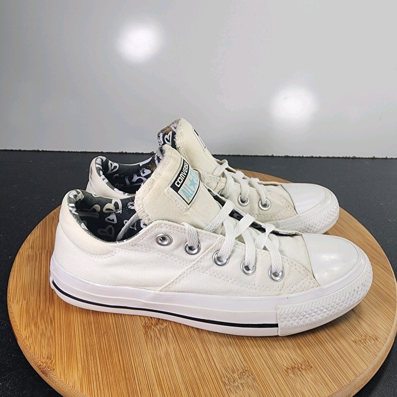 Women's Converse Chuck Taylor All Star Sz 6 010167 White Canvas Casual Sneakers