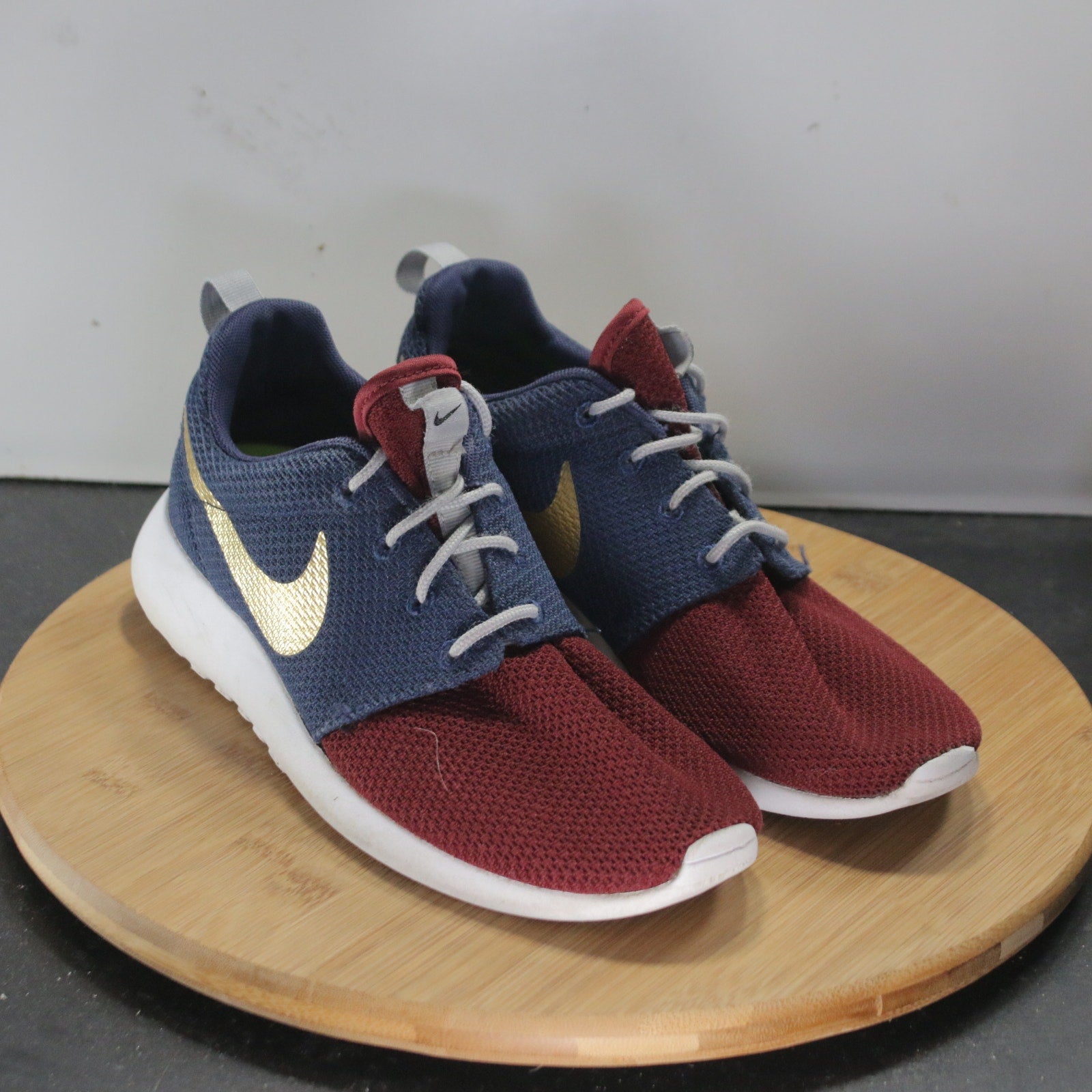 Nike Roshe Run Low Size 8 Womens 008618 Burgundy Blue Running Athletic Sneakers