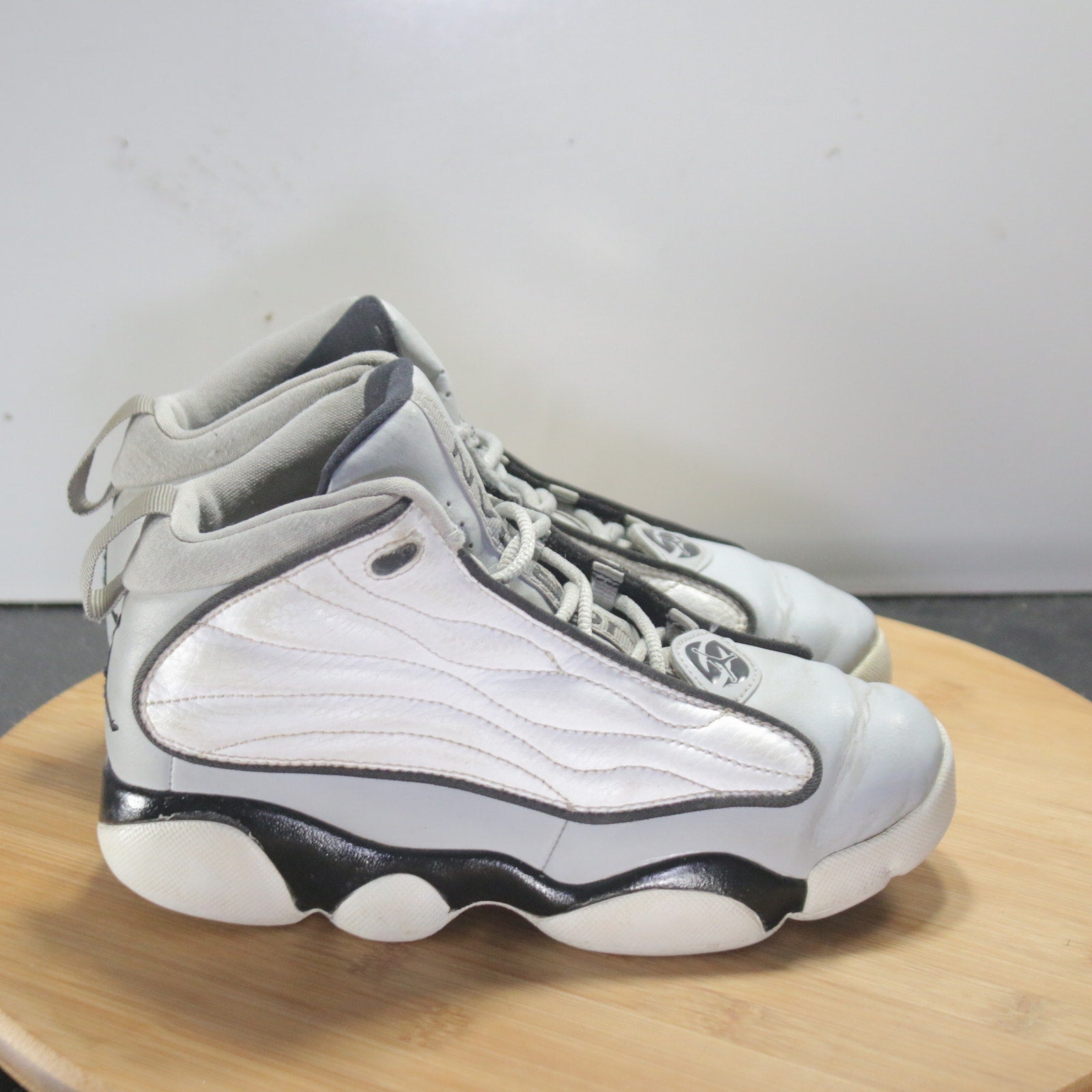 Jordan Pro Strong Mid Size 1 Womens 008480 White Black Black Basketball Sneakers