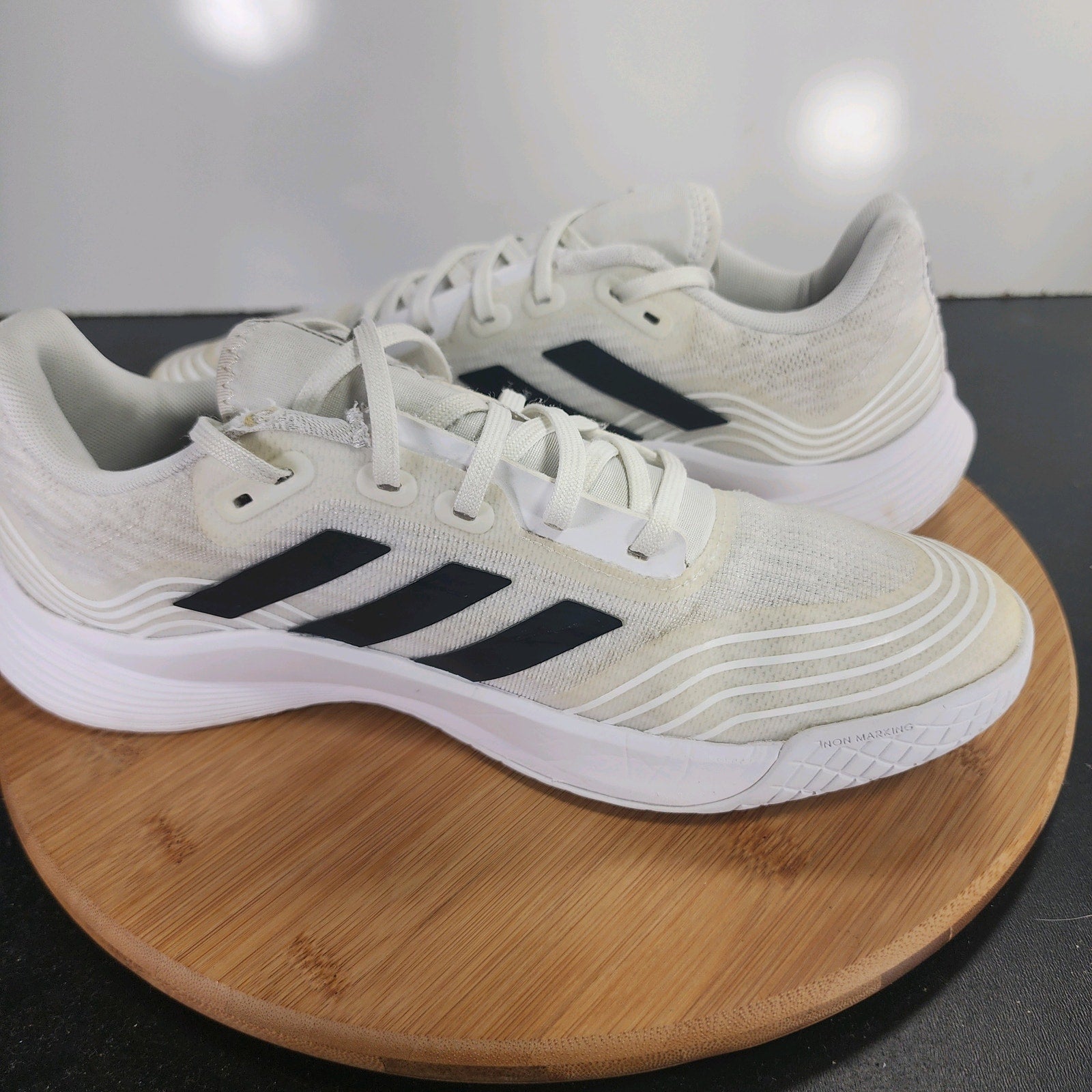 adidas Novaflight Low Sz 10 Womens 009745 White Mesh Running Training Sneakers