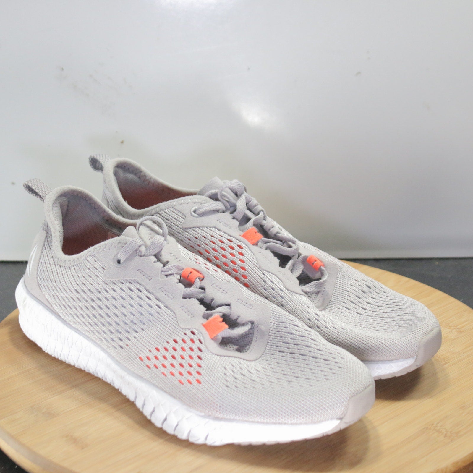 Reebok Flexagon Low Size 8.5 Womens 008399 Gray Orange Running Athletic Sneakers