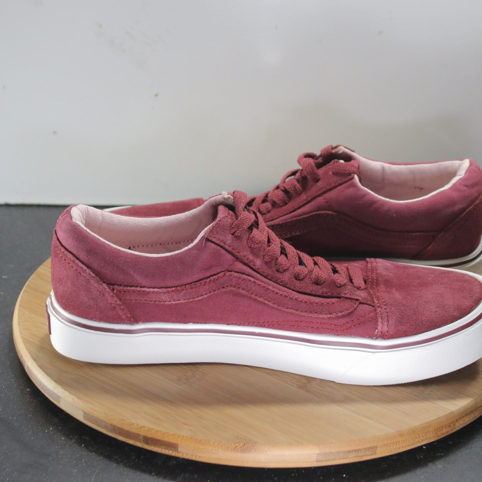 VANS Old Skool Low Sz 9 Mens 008721 Burgundy White Skateboarding Sneakers Shoes