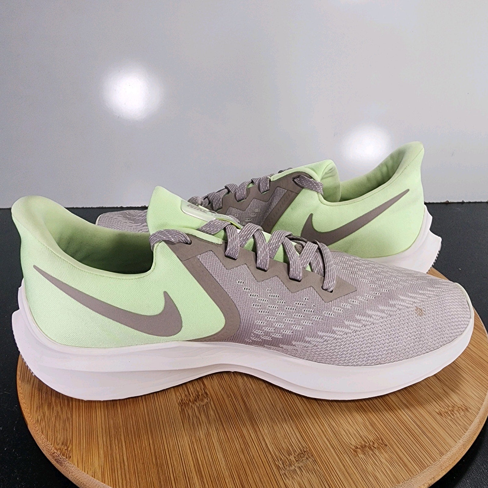 Nike Air Zoom Winflo 6 Low Sz 10 Womens 009489 Beige Synthetic Running Sneakers