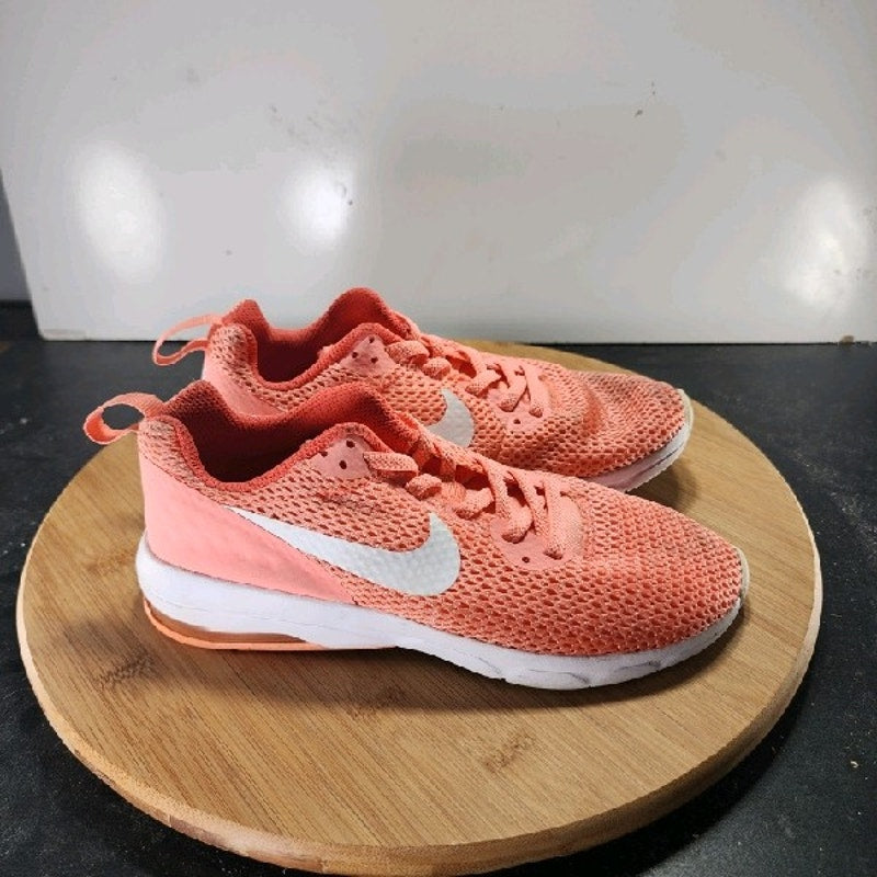 Nike Air Max Motion Low Sz 2 Big Kids 008892 Atomic Pink White Running Sneakers