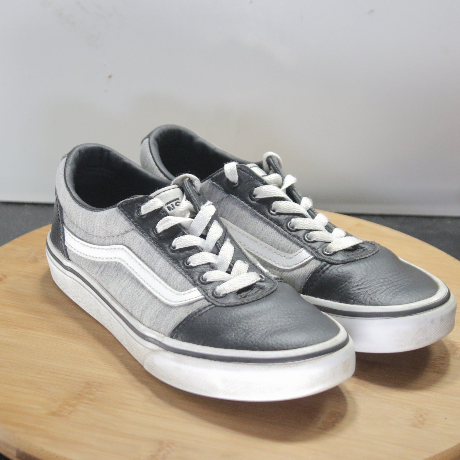 VANS Old Skool Low Youth Sz 3.5 Boys 008634 Black Gray Skateboarding Sneakers