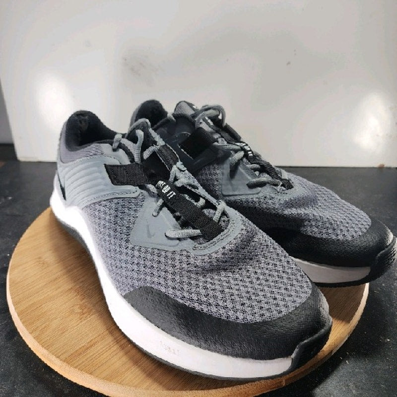 Nike MC Trainer Low Sz 13 Mens 008877 Cool Gray Black Running Sneakers Shoes