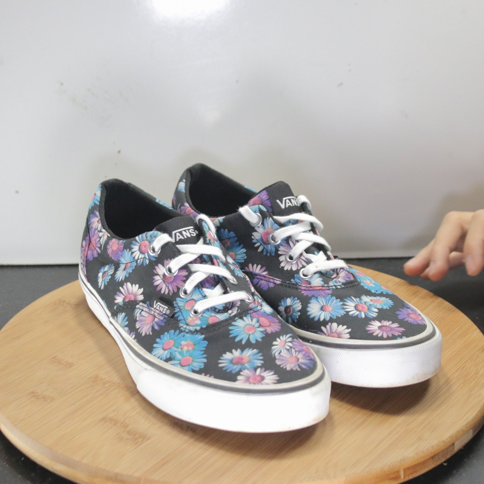 VANS Classic Low Size 9 Womens 008258 Black Blue White Flower Skating Sneakers