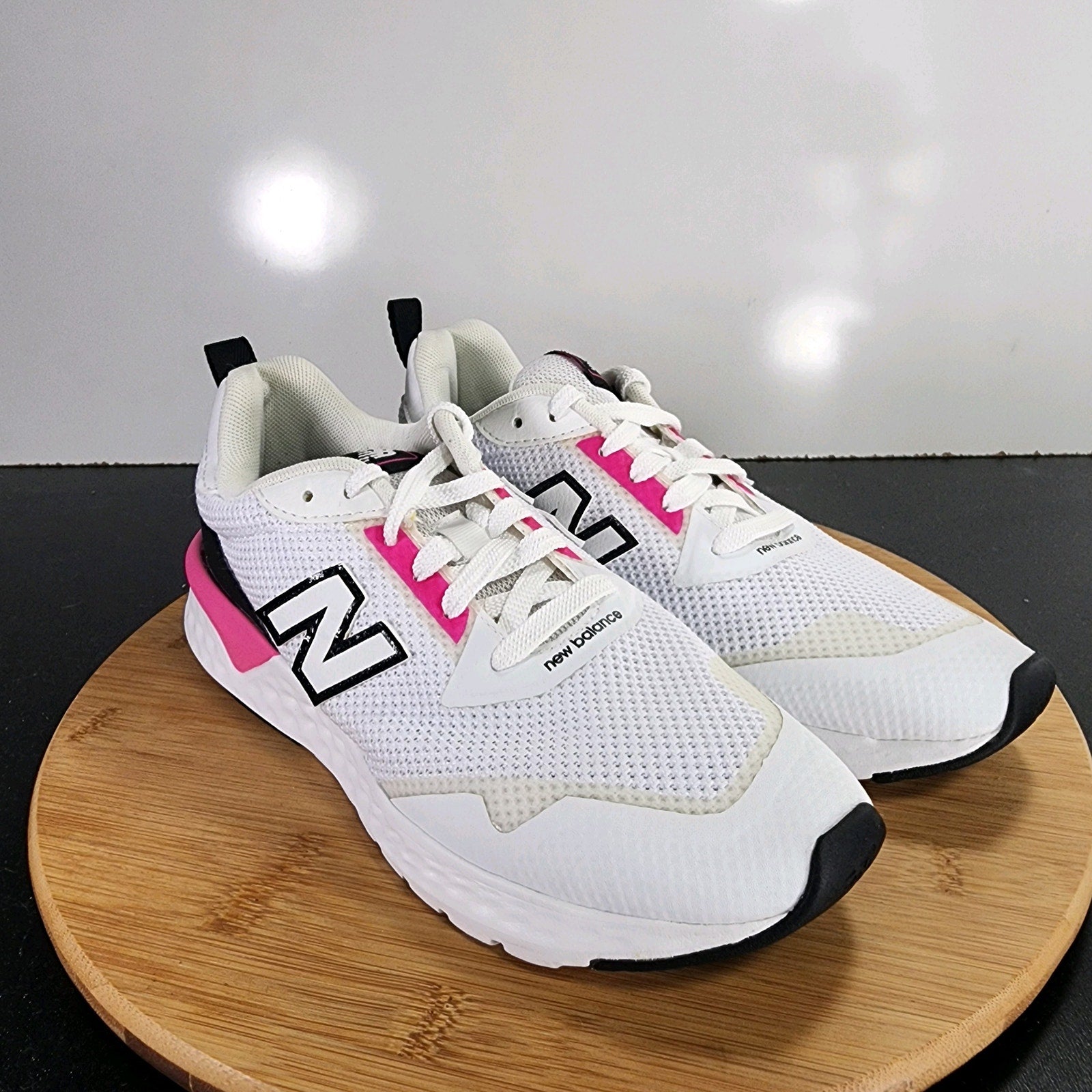 New Balance Fresh Foam 515 Sz 8 Womens 009434 White Pink Black Running Sneakers