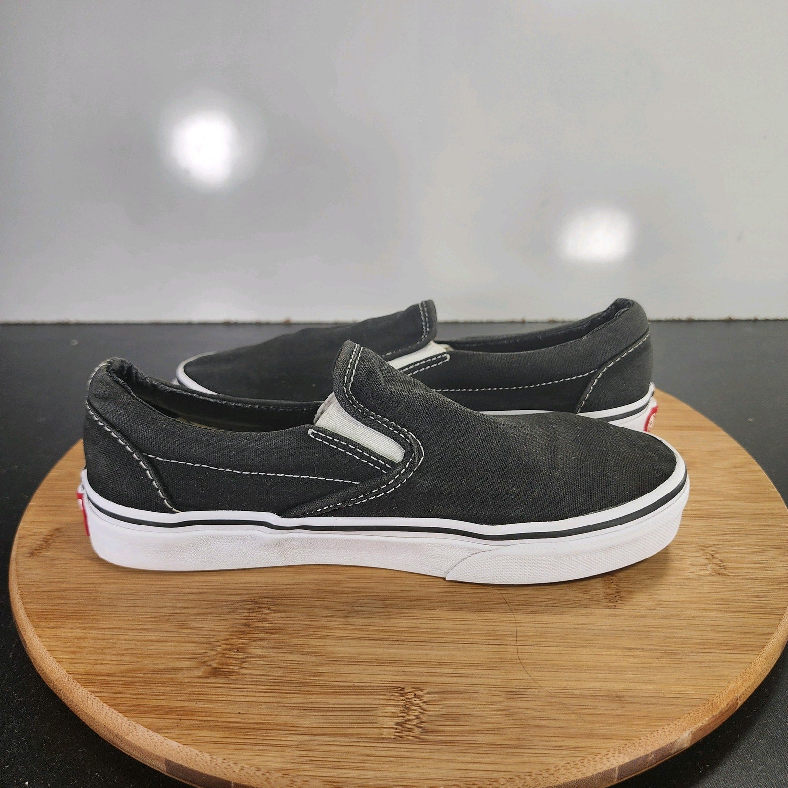 VANS Classic Slip On Low Sz 6 Womens 009450 Black White Skateboarding Sneakers