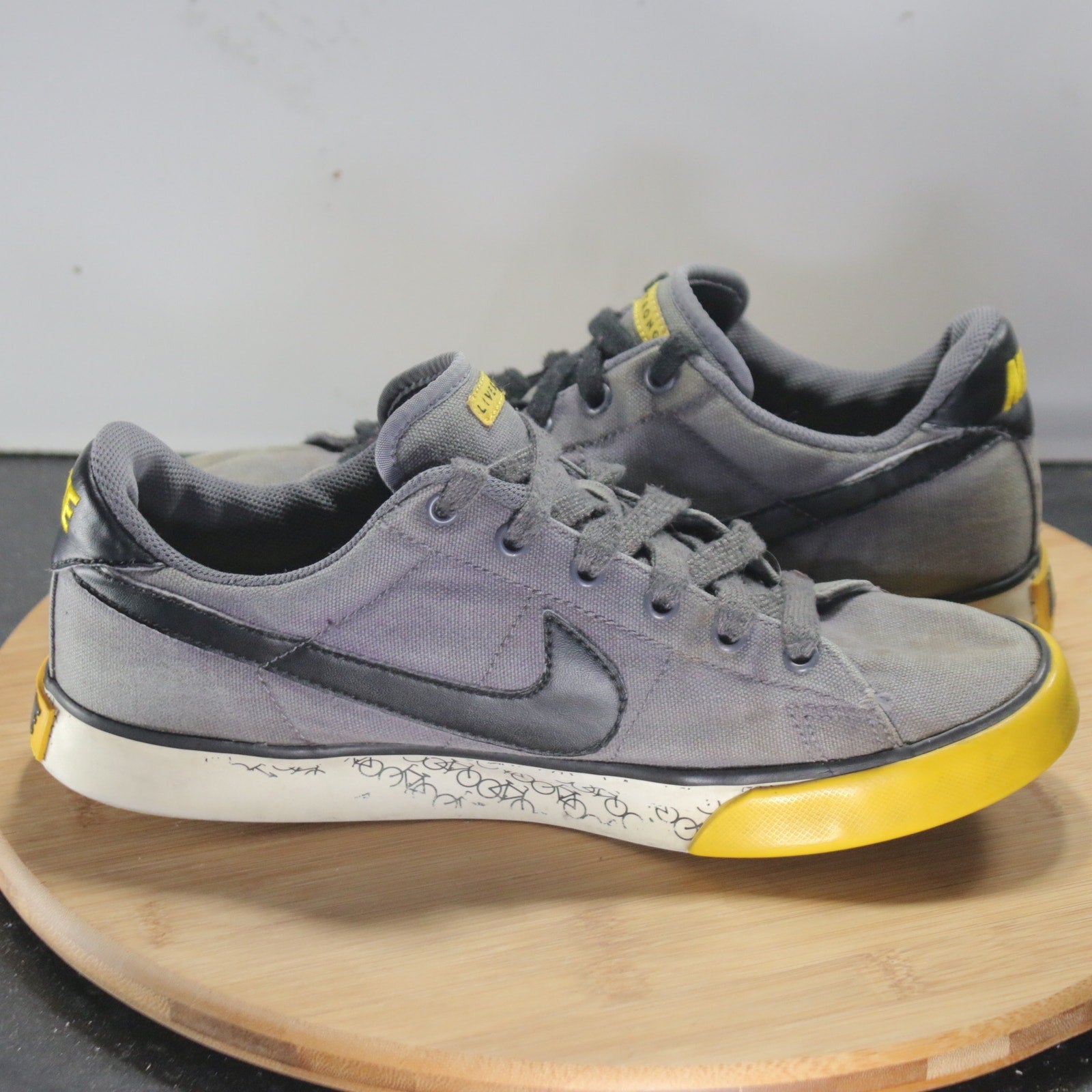 Nike Livestrong Sz 6.5 Youth=8Womens 008735 Black Gray Yellow Casual Sneakers