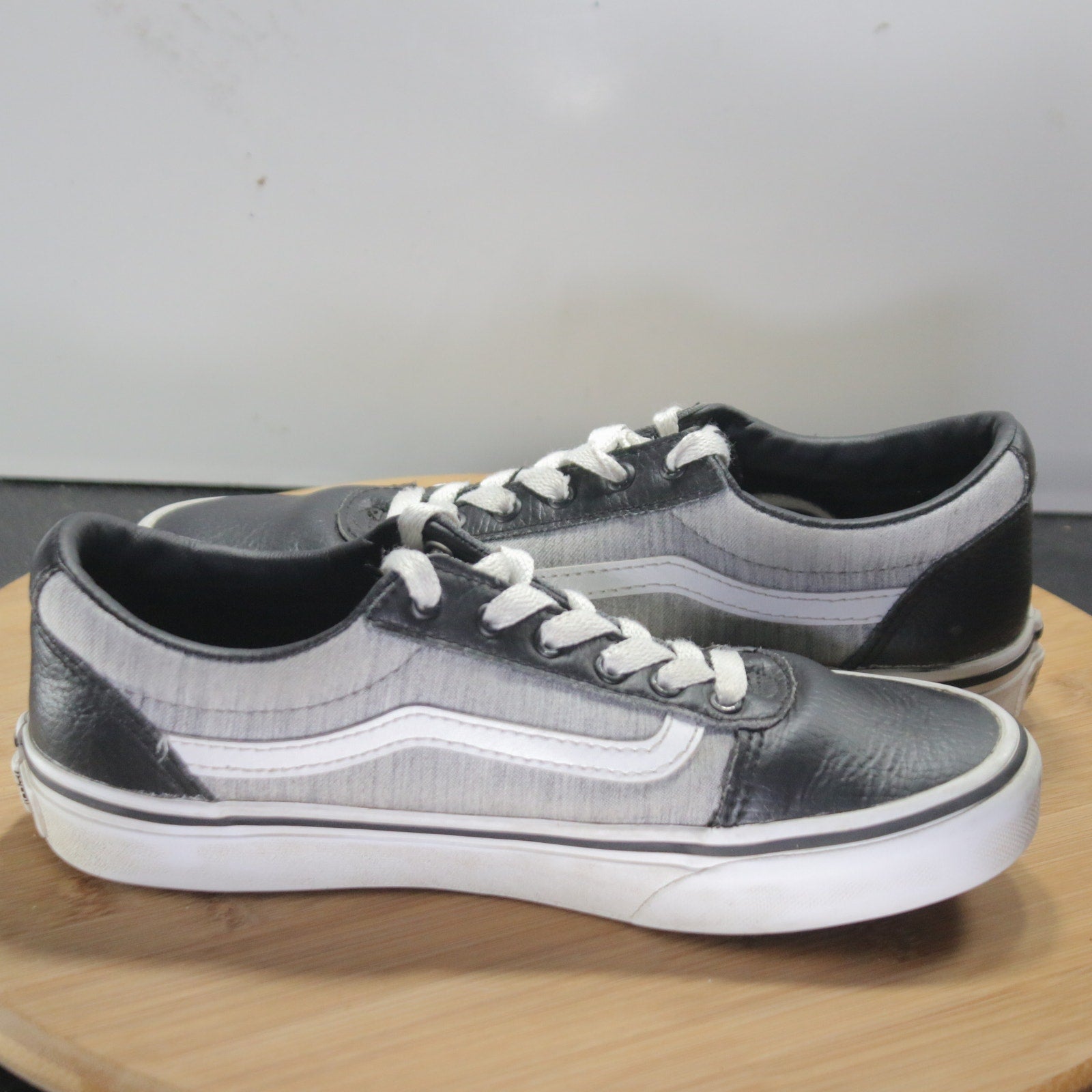 VANS Old Skool Low Youth Sz 3.5 Boys 008634 Black Gray Skateboarding Sneakers