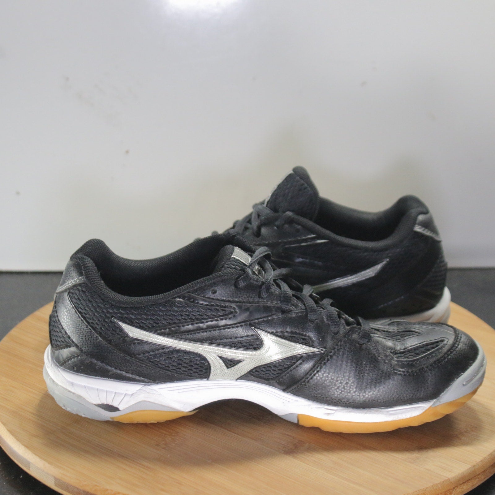 Mizuno Wave Hurricane 2 Low Sz 7.5 Womens 008375 Black Silver Volleball Sneakers