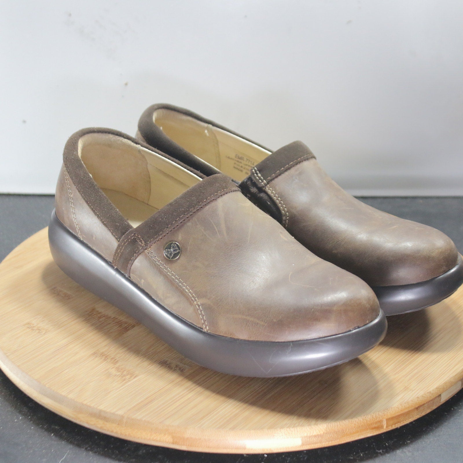 Alegria Emry Slip On Sz 8 Womens 008799 Brown Leather Comfort Clog Shoes