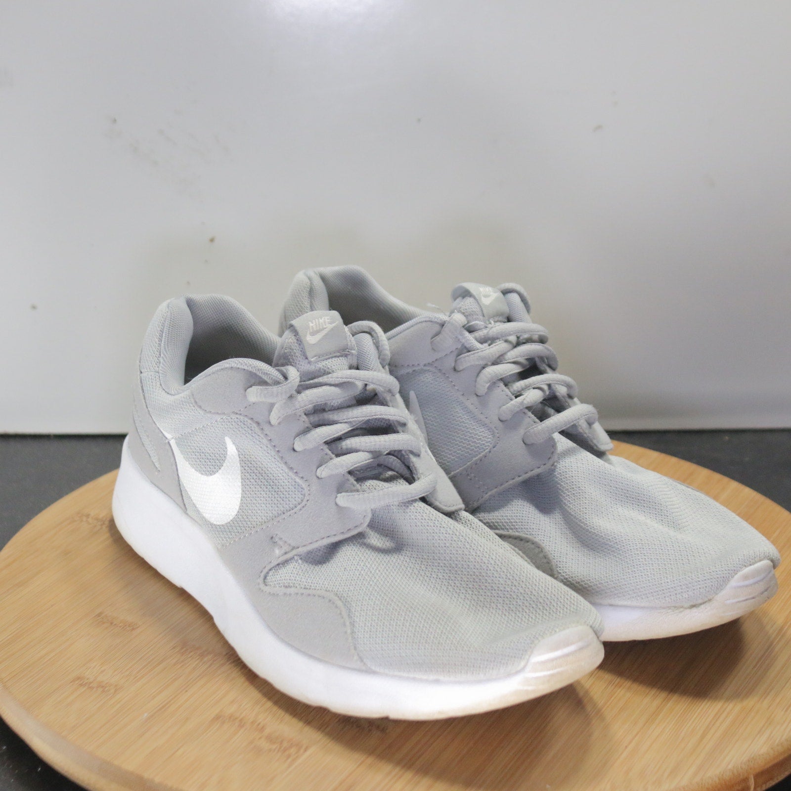 Nike Kaishi Low Size 8 Womens 008376 Wolf Gray White Running Athletic Sneakers