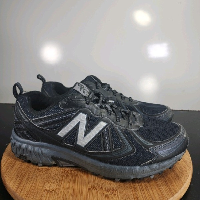 New Balance 410 Sz 9.5 Mens 008975 Black Blue Trail Running Athletic Sneakers