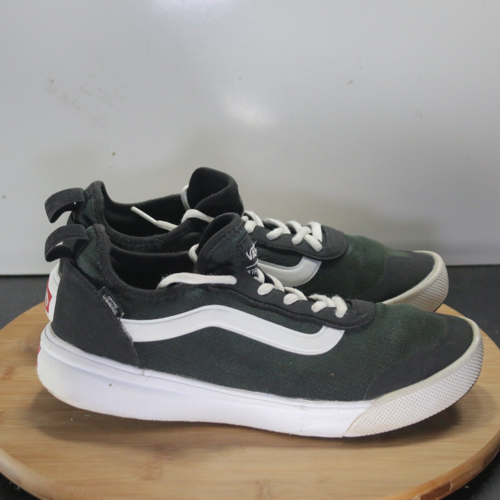 VANS UltraRange Rapidw Sz 8.5 Womens 008181 Black Olive White Skating Sneakers