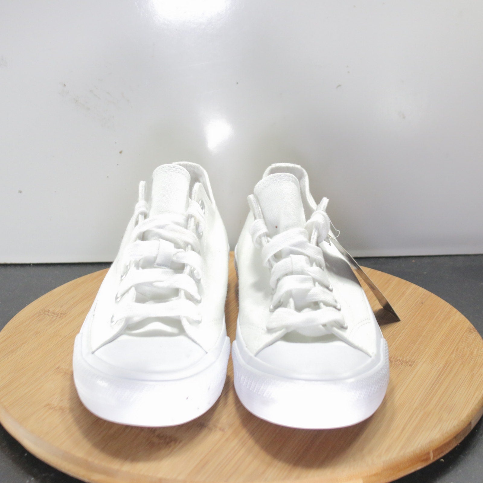 No Boundaries Low Size 10 Womens 008293 Triple White Casual Sneakers Shoes