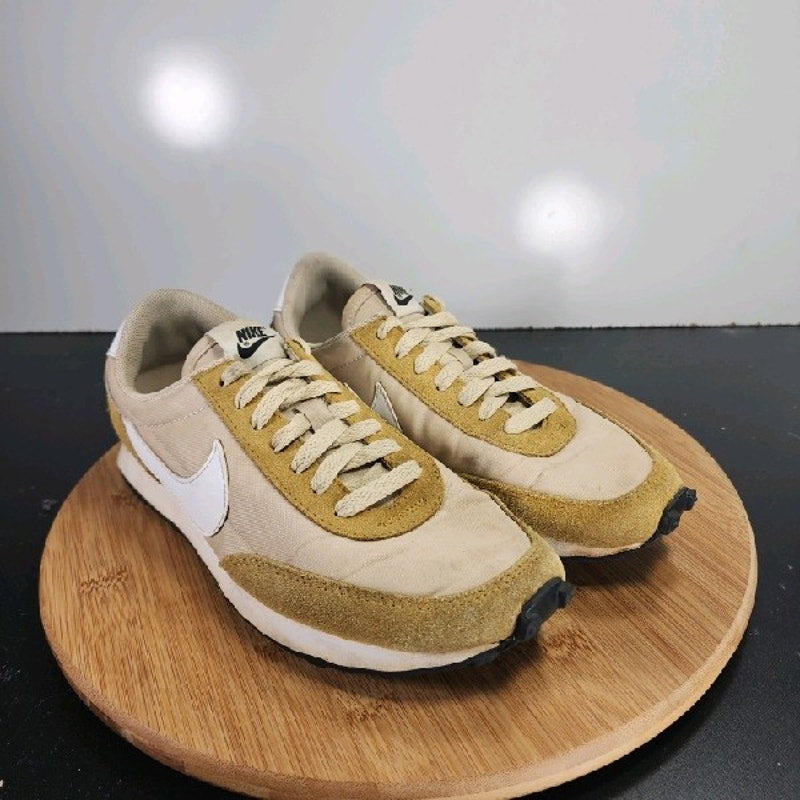 Nike Daybreak Sz 7.5 Womens 008945 Wheat Beige White Running Athletic Sneakers