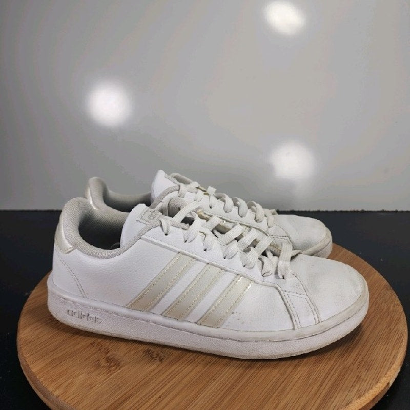 adidas Grand Court Low Sz 7.5 Womens 008920 White Gold Running Athletic Sneakers