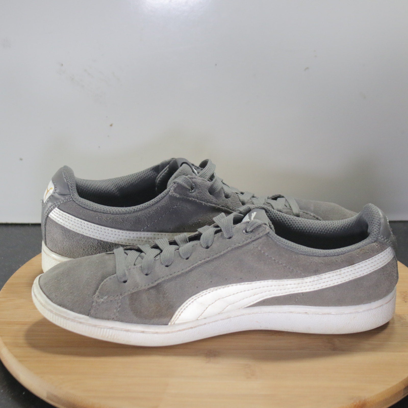 PUMA Suede Classic Low Size 9 Womens 008410 Gray White Running Casual Sneakers