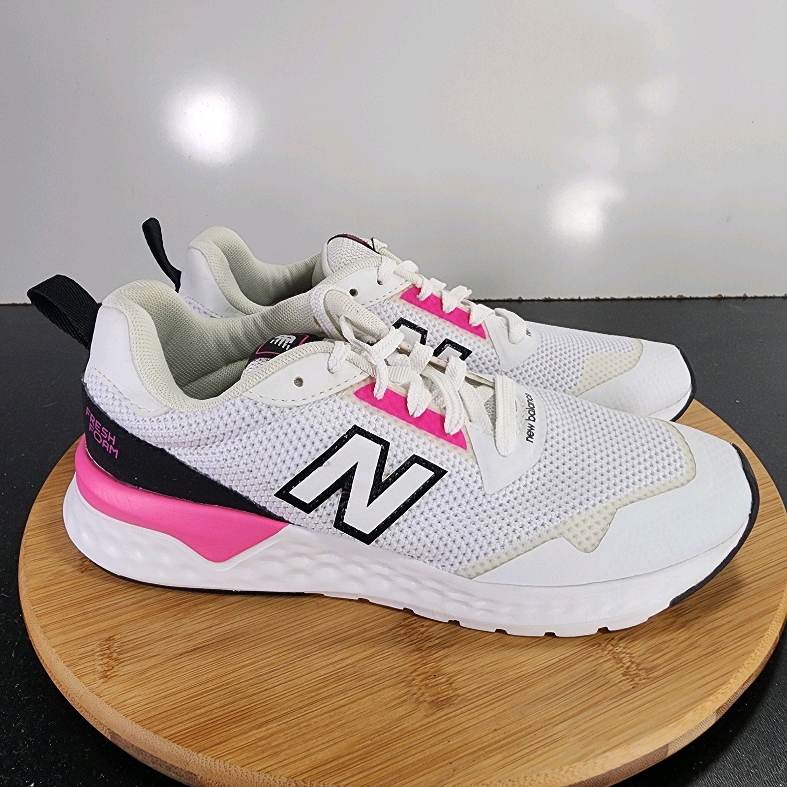 New Balance Fresh Foam 515 Sz 8 Womens 009434 White Pink Black Running Sneakers