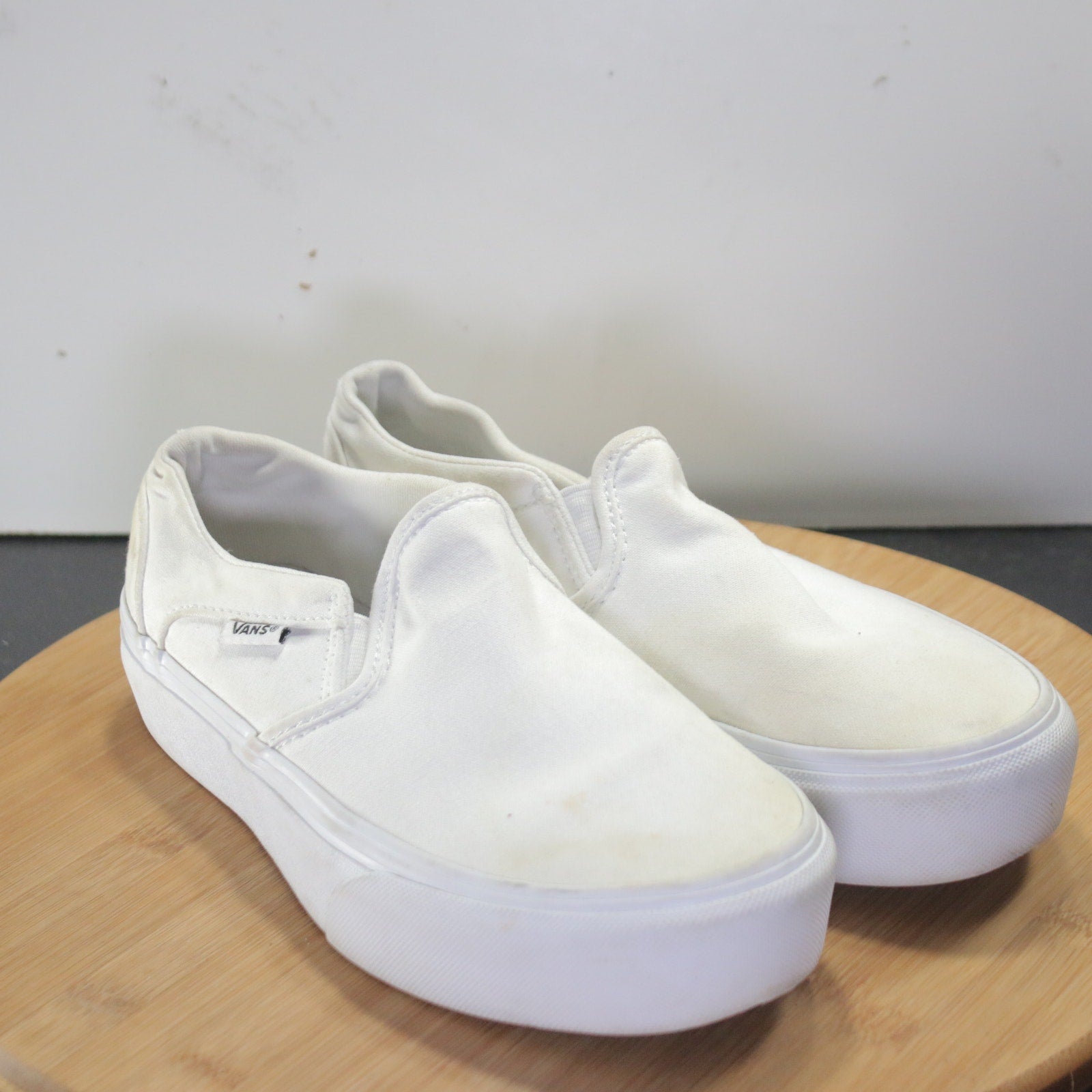 VANS Classic Slip On Low Sz 7 Womens 007923 Triple White Skateboarding Sneakers