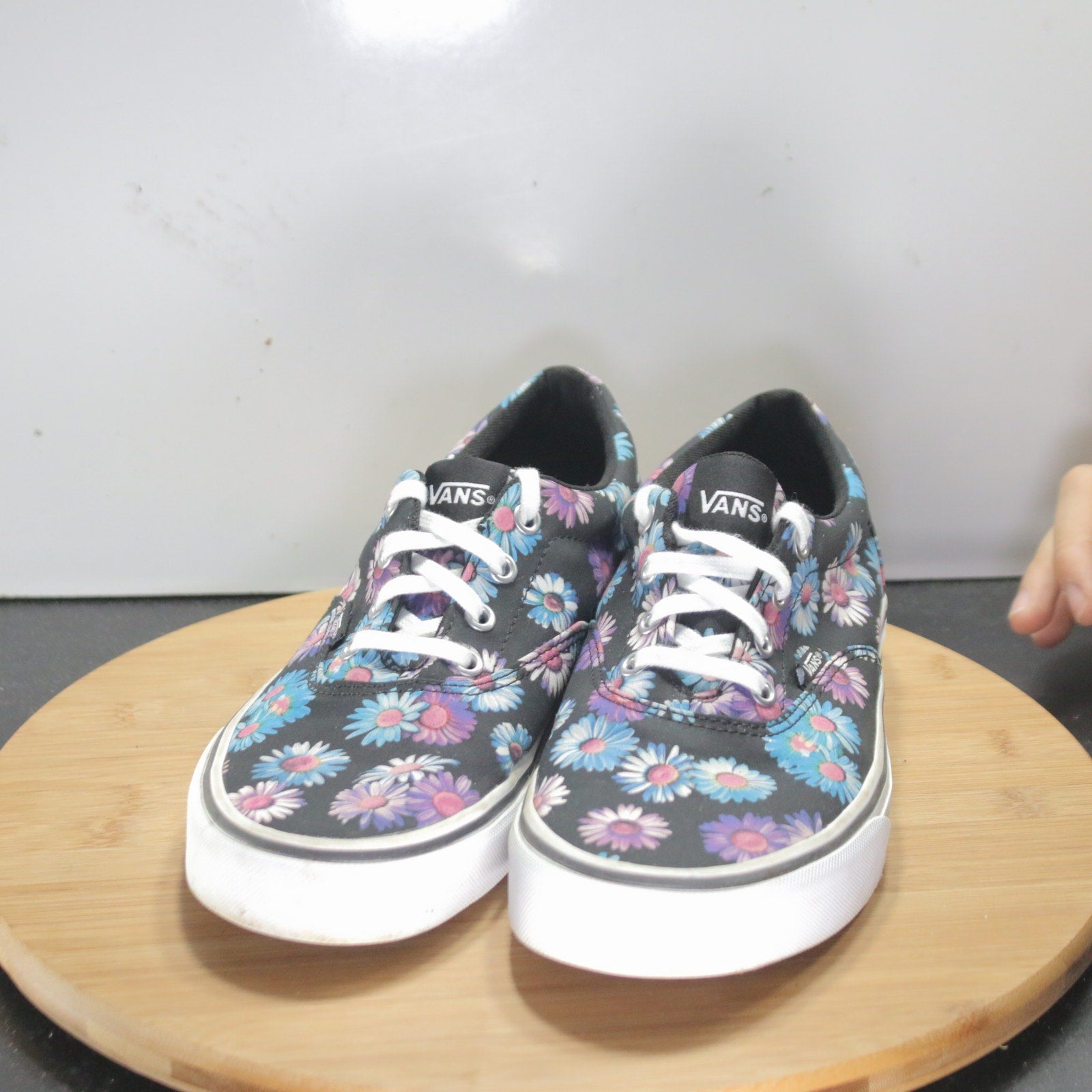 VANS Classic Low Size 9 Womens 008258 Black Blue White Flower Skating Sneakers