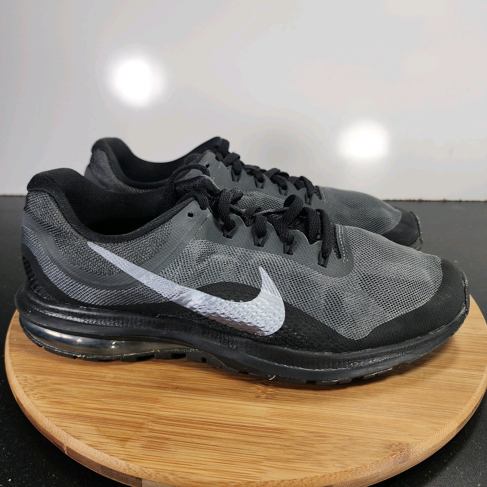 Nike Air Max Dynasty 2 Low Sz 10 Womens 009313 Black Gray Running Sneakers Shoes