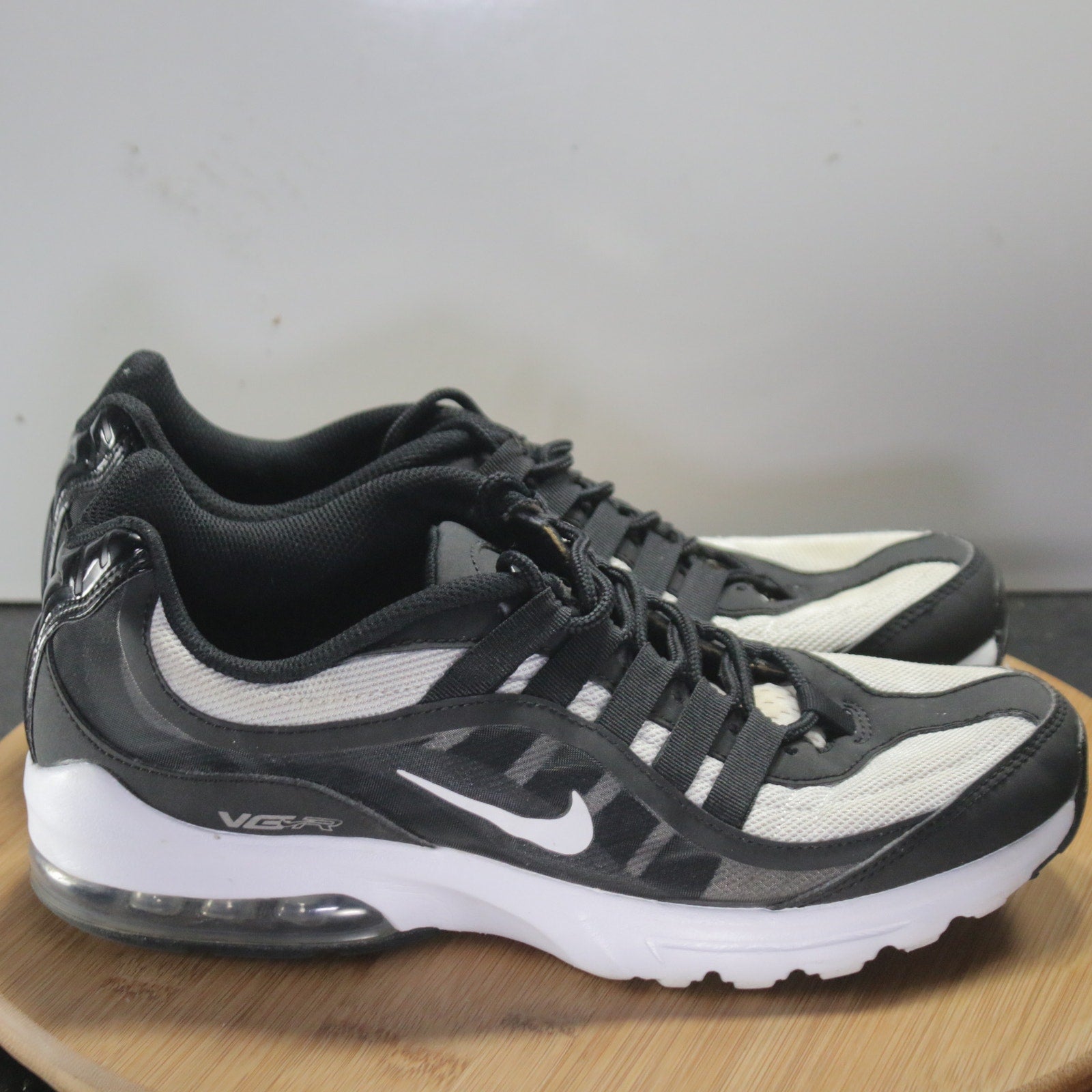 Nike Air Max VG-R Low Size 8 Mens 008453 Black White Running Trainers Sneakers