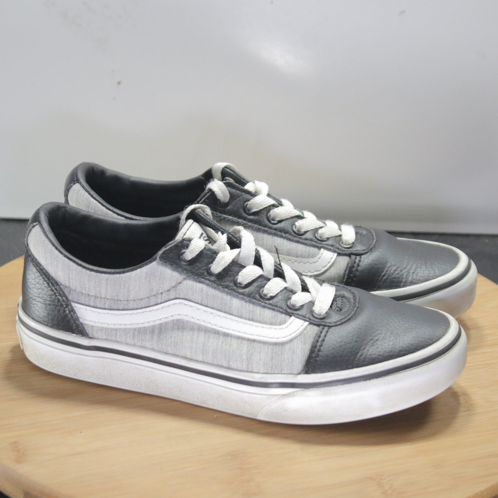 VANS Old Skool Low Youth Sz 3.5 Boys 008634 Black Gray Skateboarding Sneakers