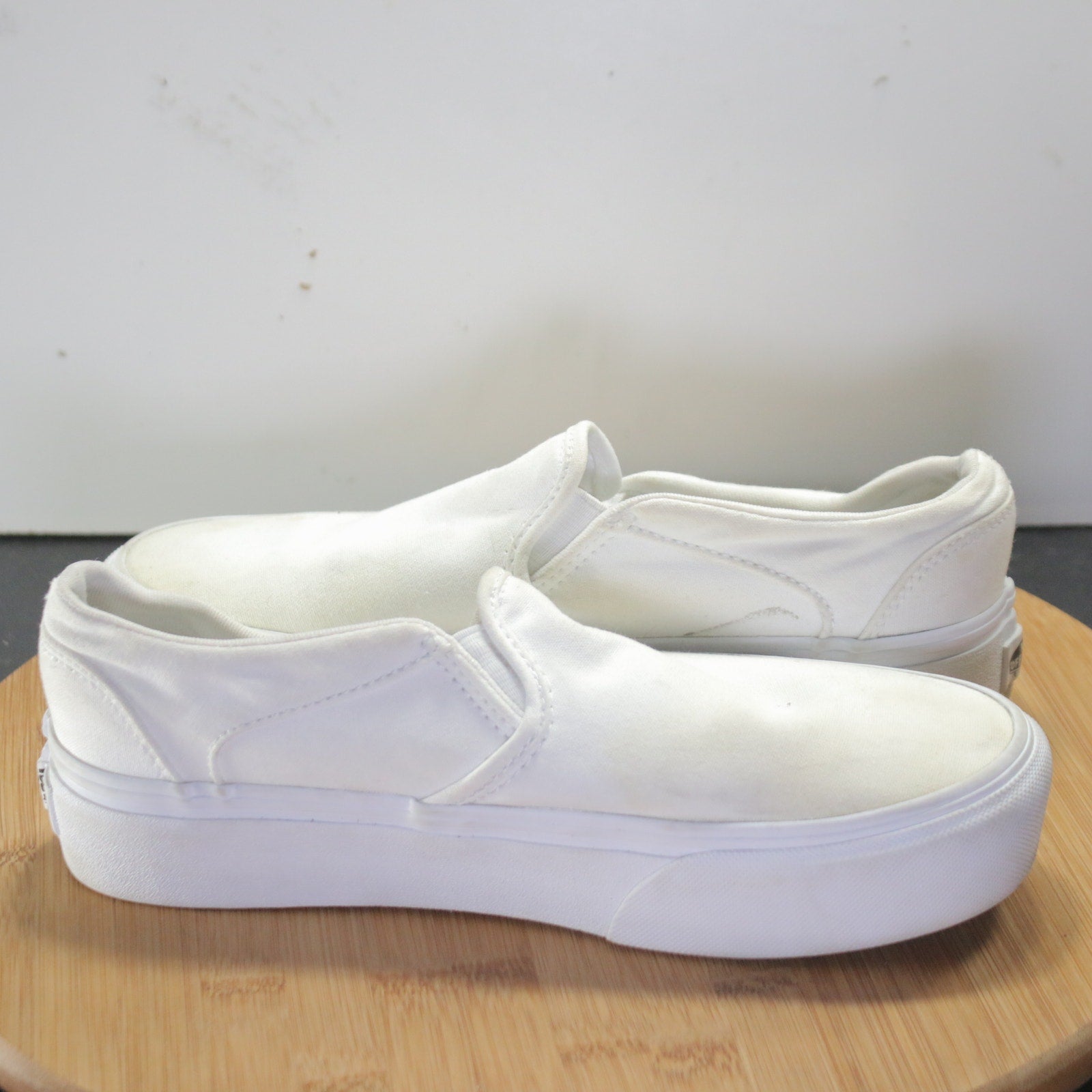 VANS Classic Slip On Low Sz 7 Womens 007923 Triple White Skateboarding Sneakers