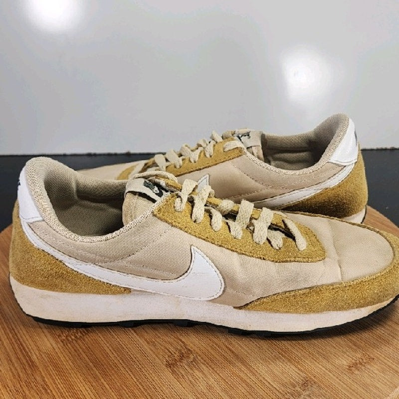 Nike Daybreak Sz 7.5 Womens 008945 Wheat Beige White Running Athletic Sneakers