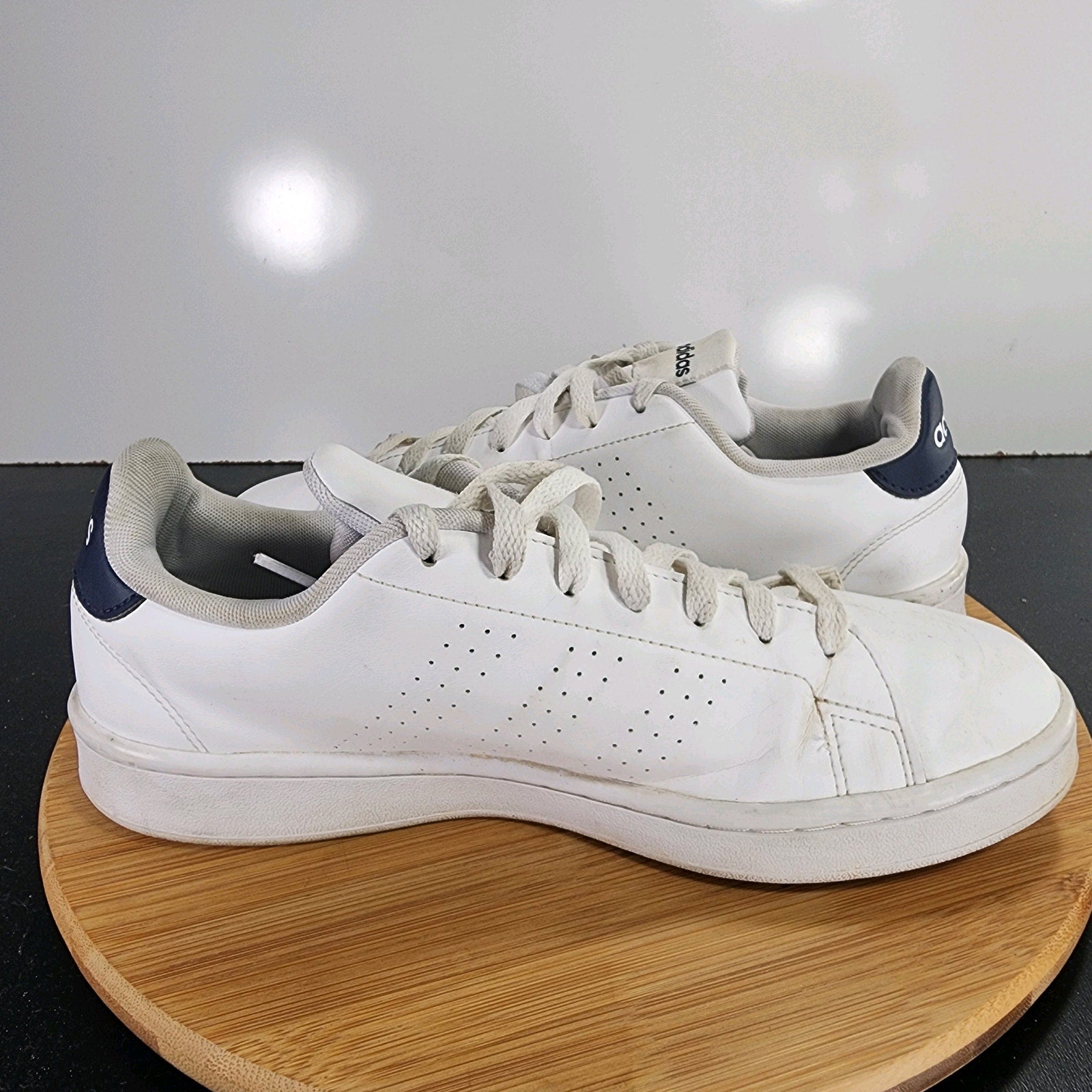 adidas Advantage Low White Sz 9 Mens 009422 White Blue Casual Sneakers Shoes