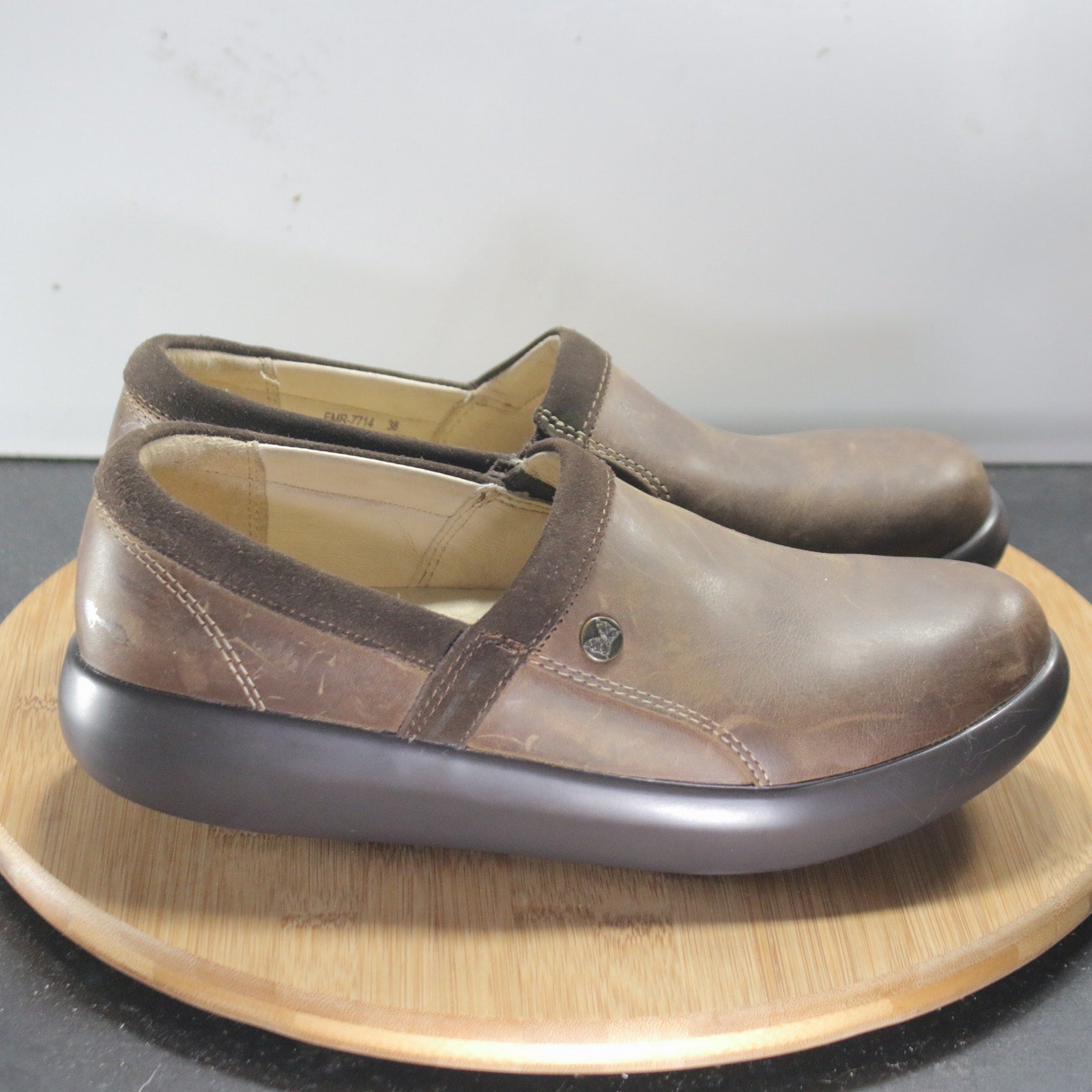 Alegria Emry Slip On Sz 8 Womens 008799 Brown Leather Comfort Clog Shoes