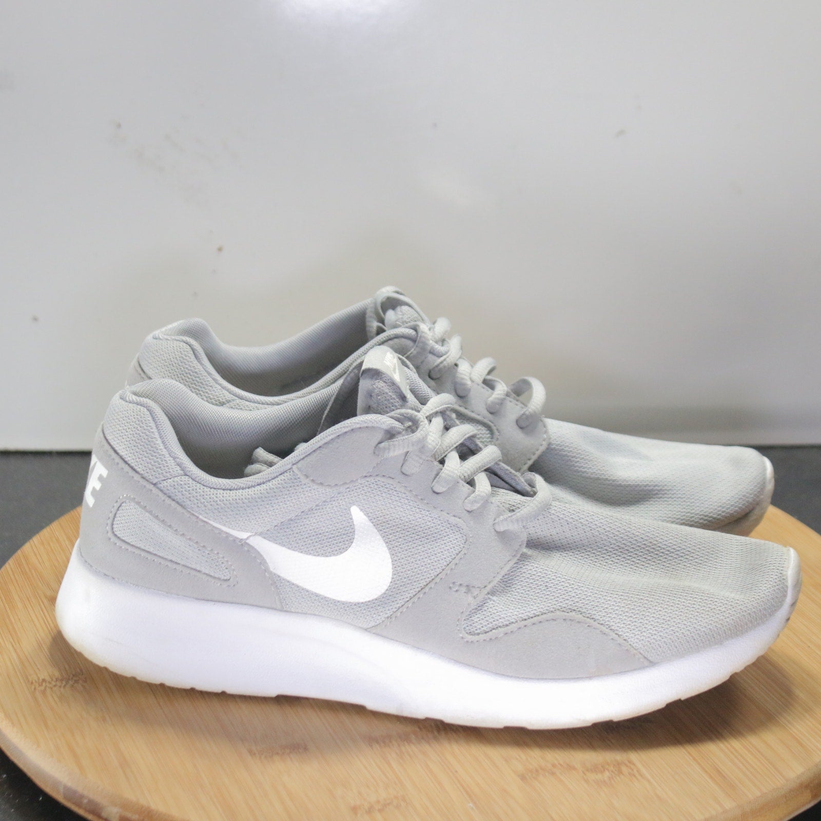 Nike Kaishi Low Size 8 Womens 008376 Wolf Gray White Running Athletic Sneakers