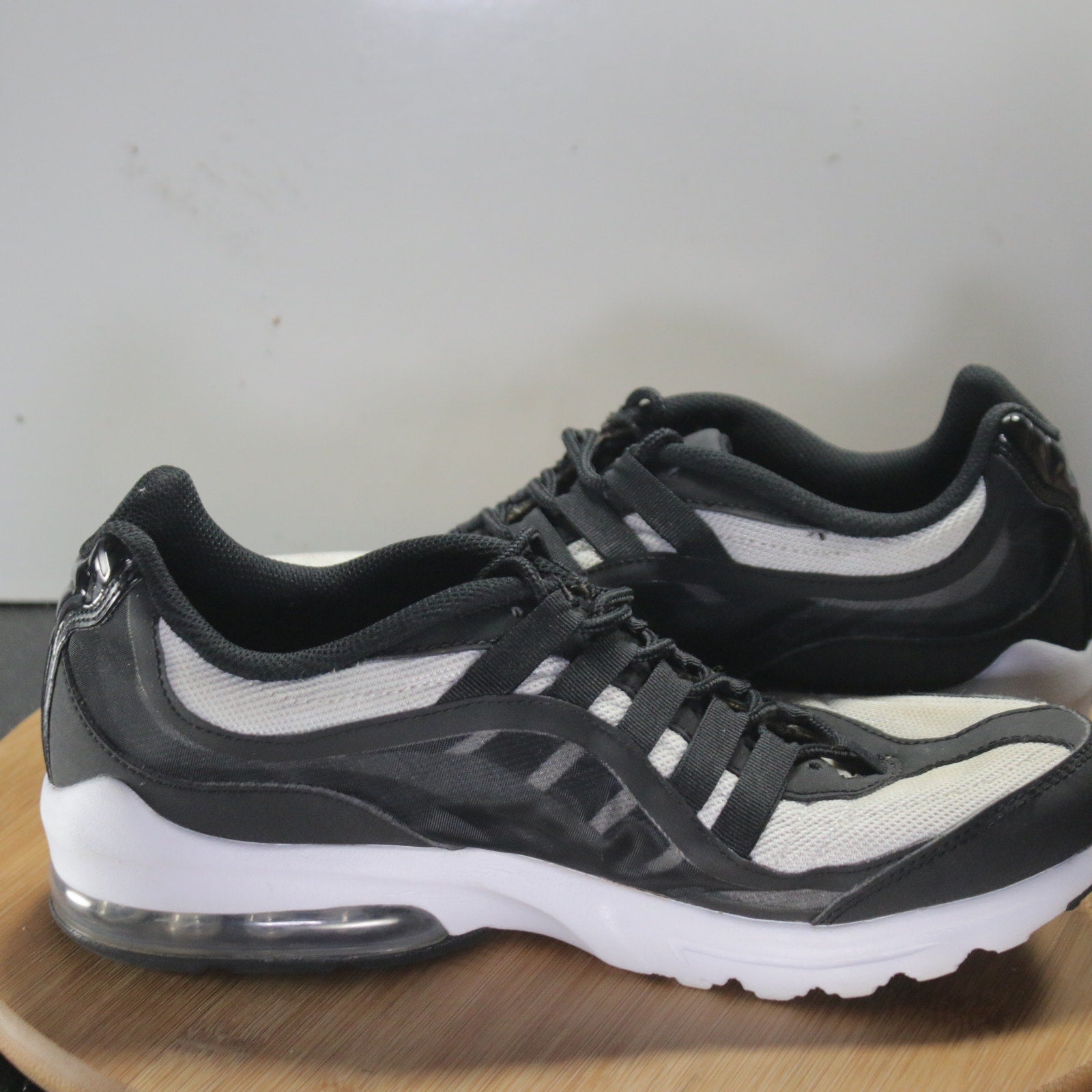 Nike Air Max VG-R Low Size 8 Mens 008453 Black White Running Trainers Sneakers