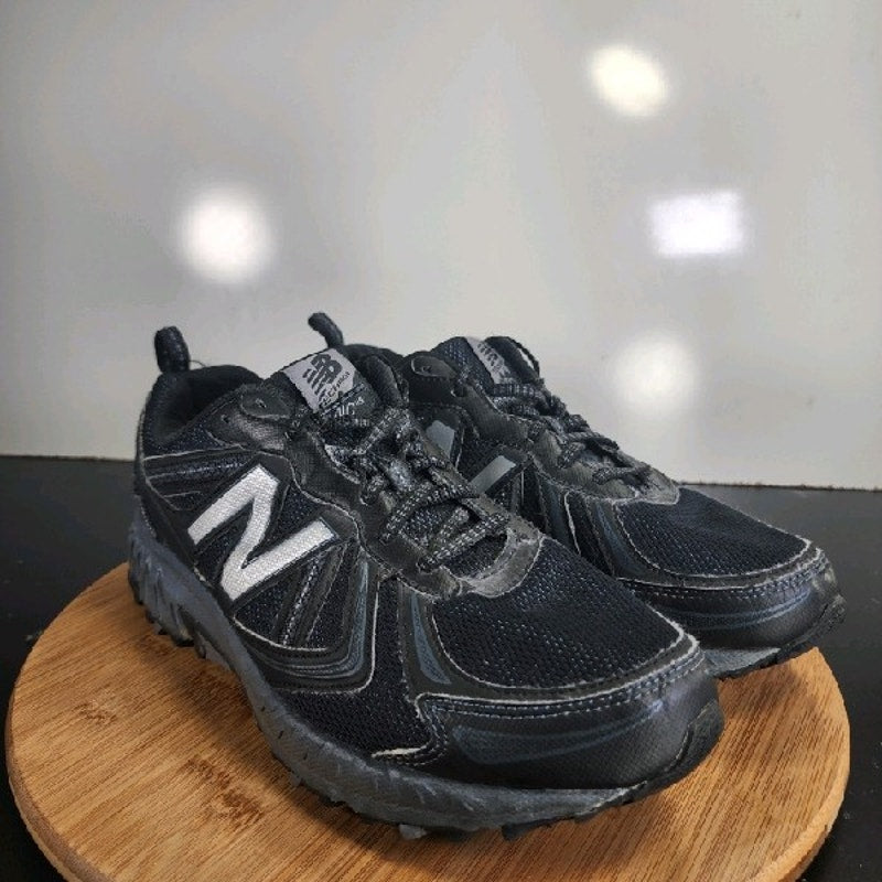 New Balance 410 Sz 9.5 Mens 008975 Black Blue Trail Running Athletic Sneakers