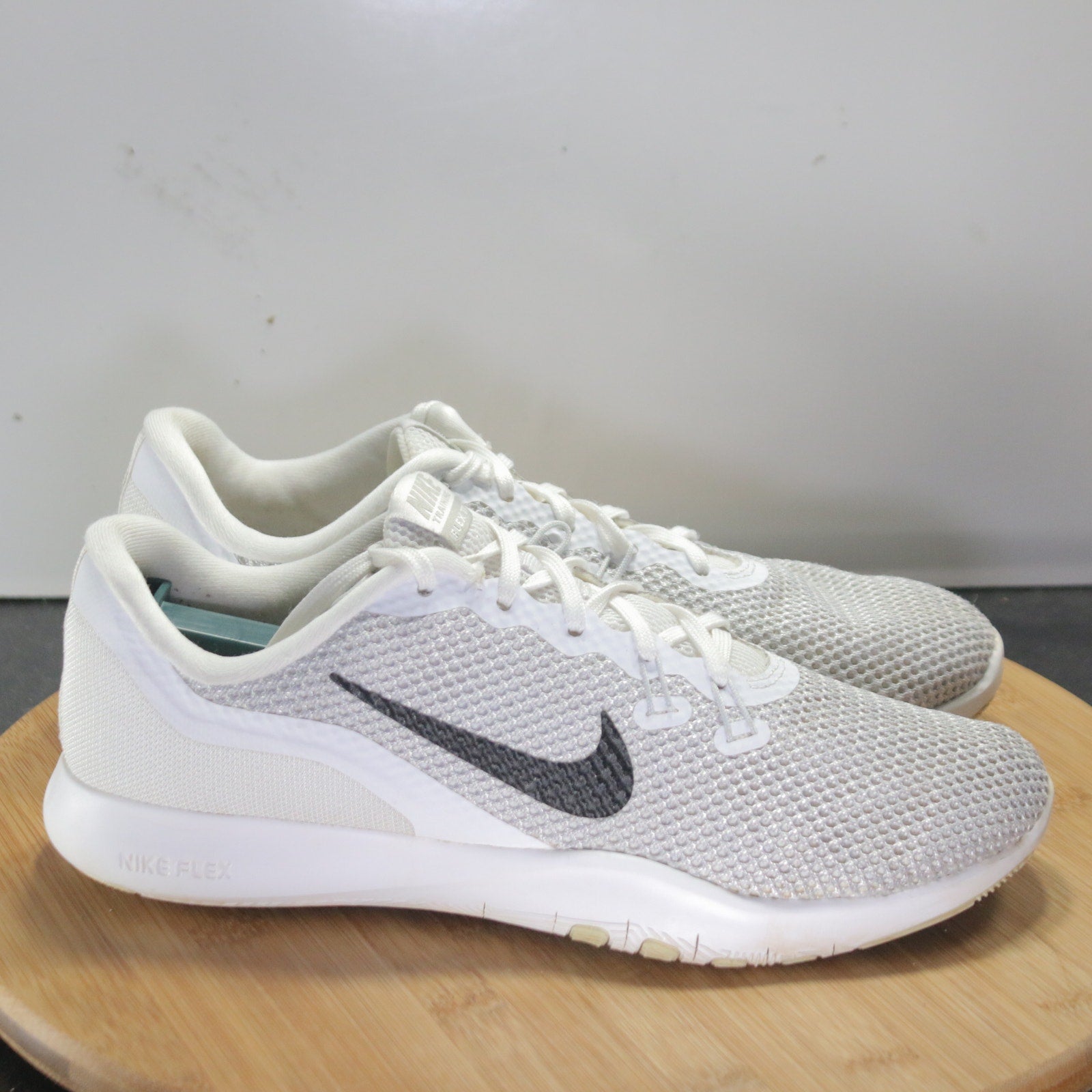 Nike Flex TR 7 Low Size 7.5 Womens 008555 White Black Running Training Sneakers