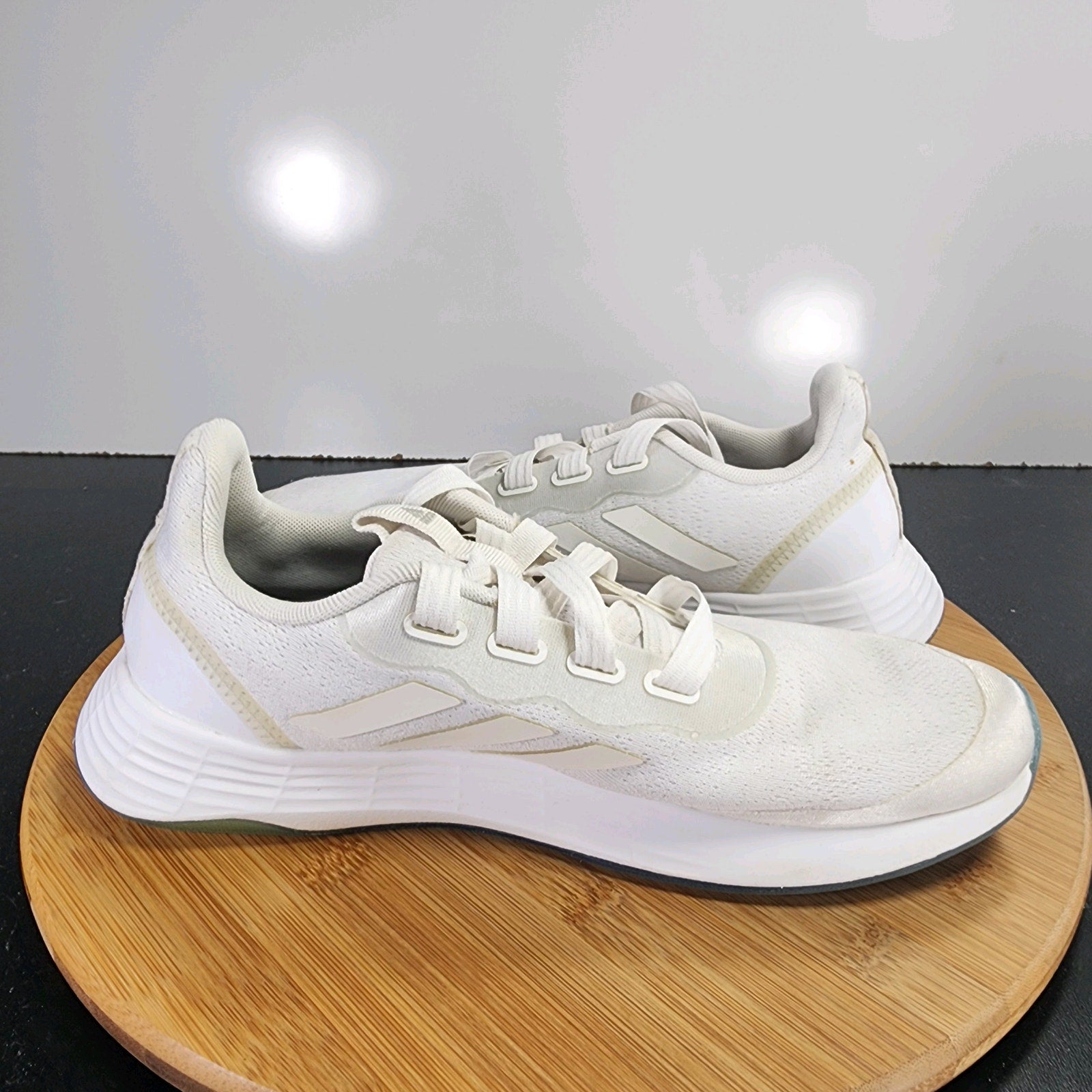 adidas QT Racer Low Sz 7 Womens 009329 White Champagne Running Trainers Sneakers