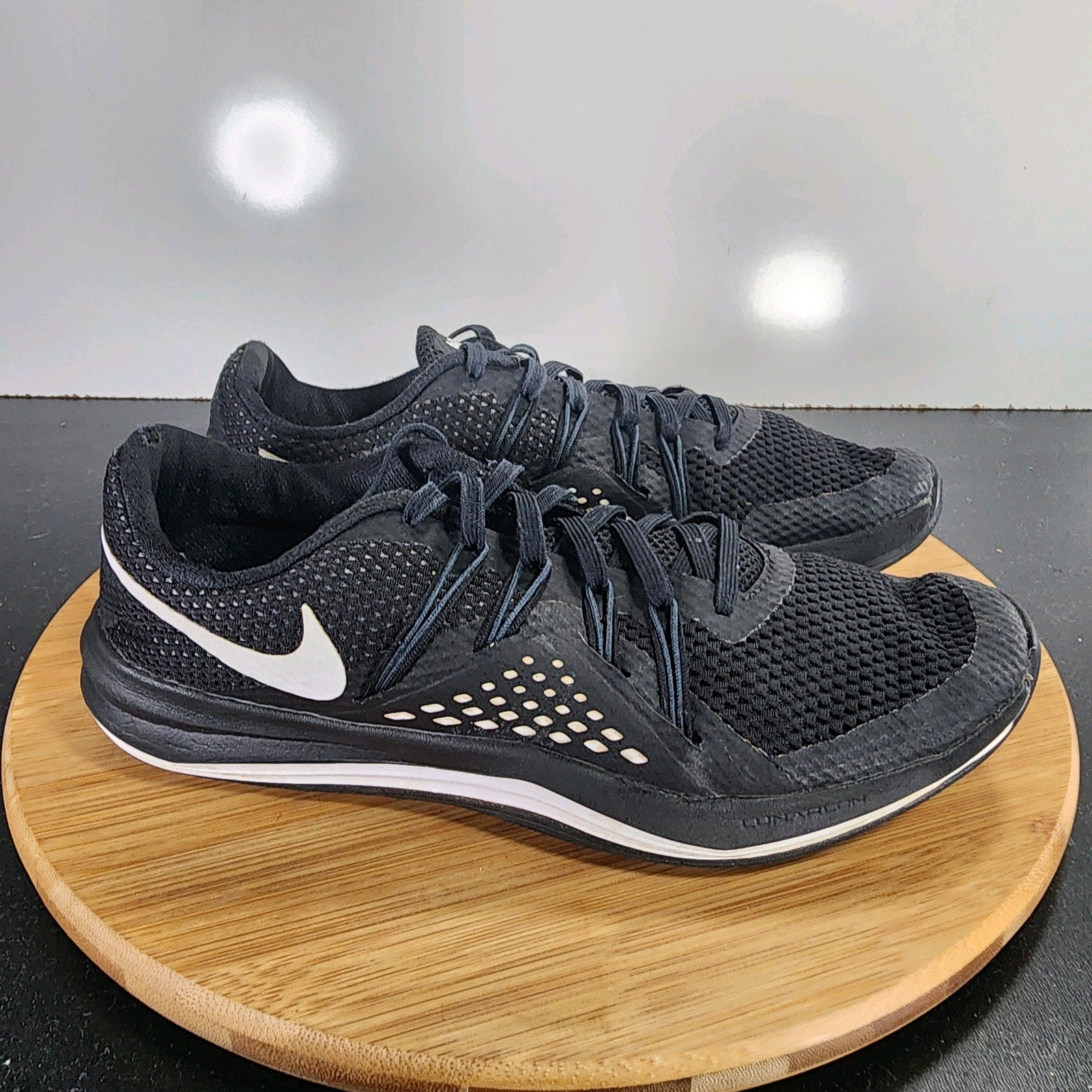 Nike Lunar Exceed TR Low Nike Sz 7.5 Womens 009379 White Black Running Sneakers