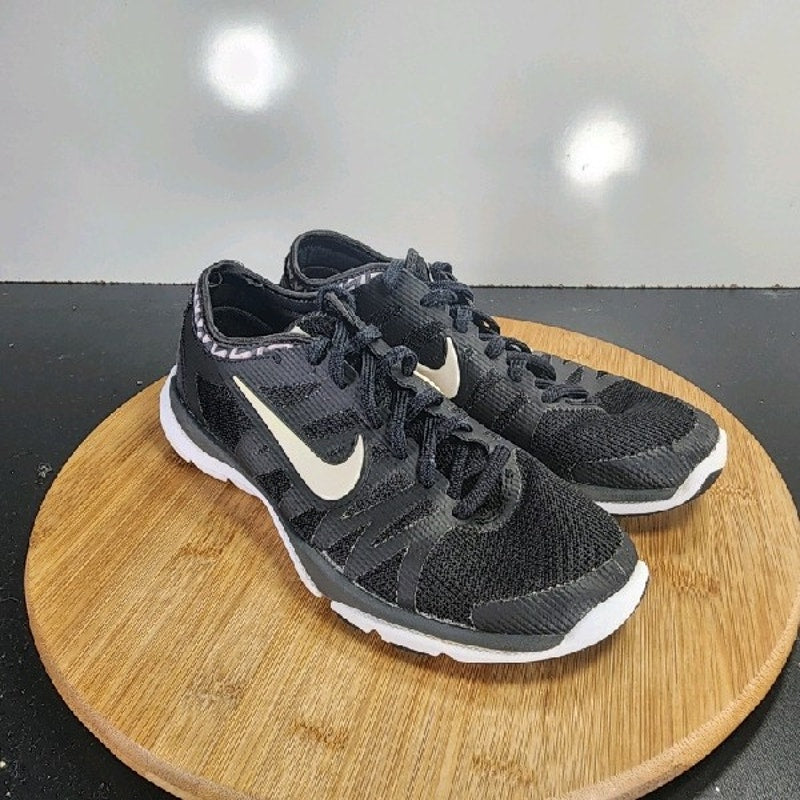 Nike Flex Supreme TR Low Sz 6Womens 009088 Black White Running Training Sneakers