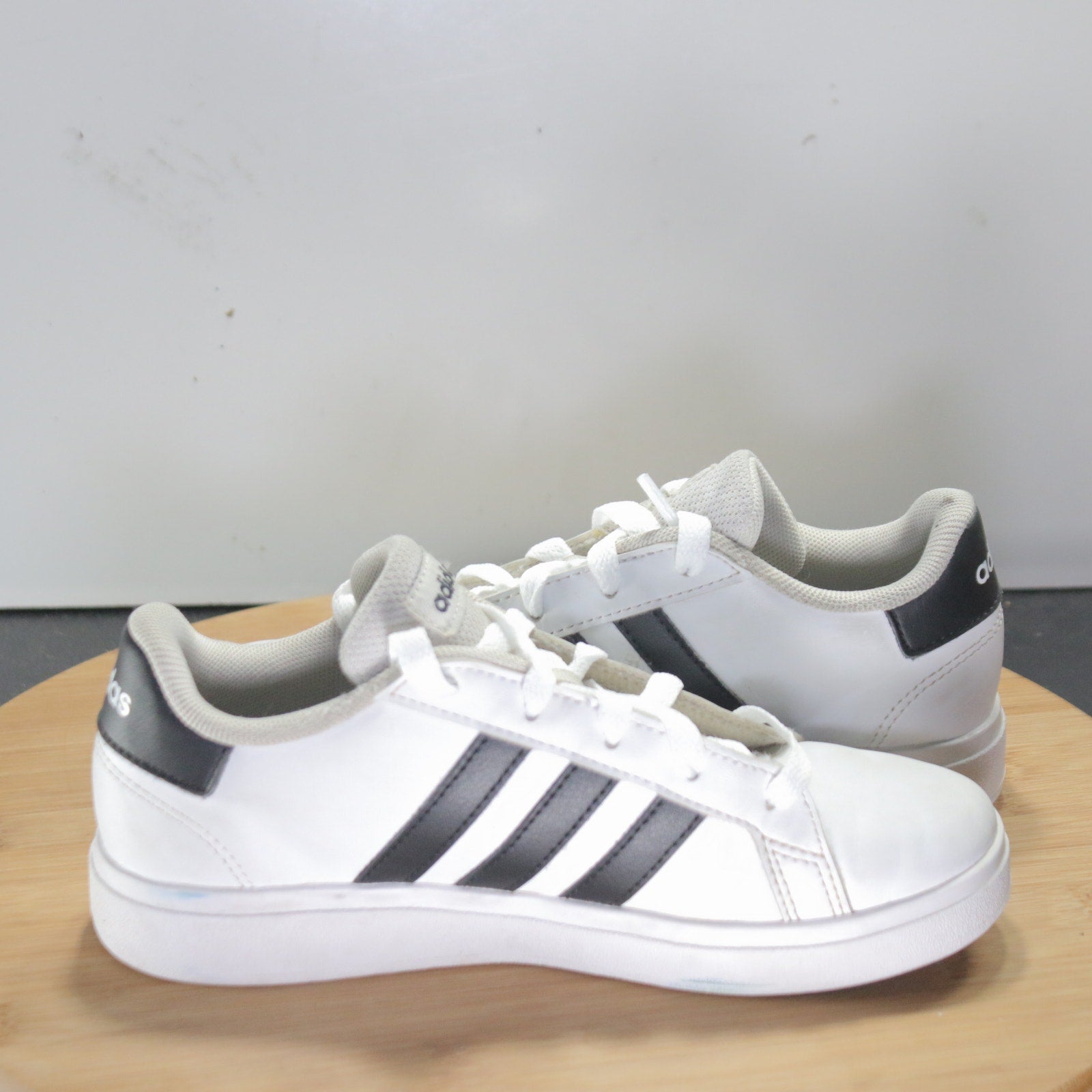 Youth adidas Ground Court 2 Low Size 1 008339 White Black Tennis Sneakers Shoes