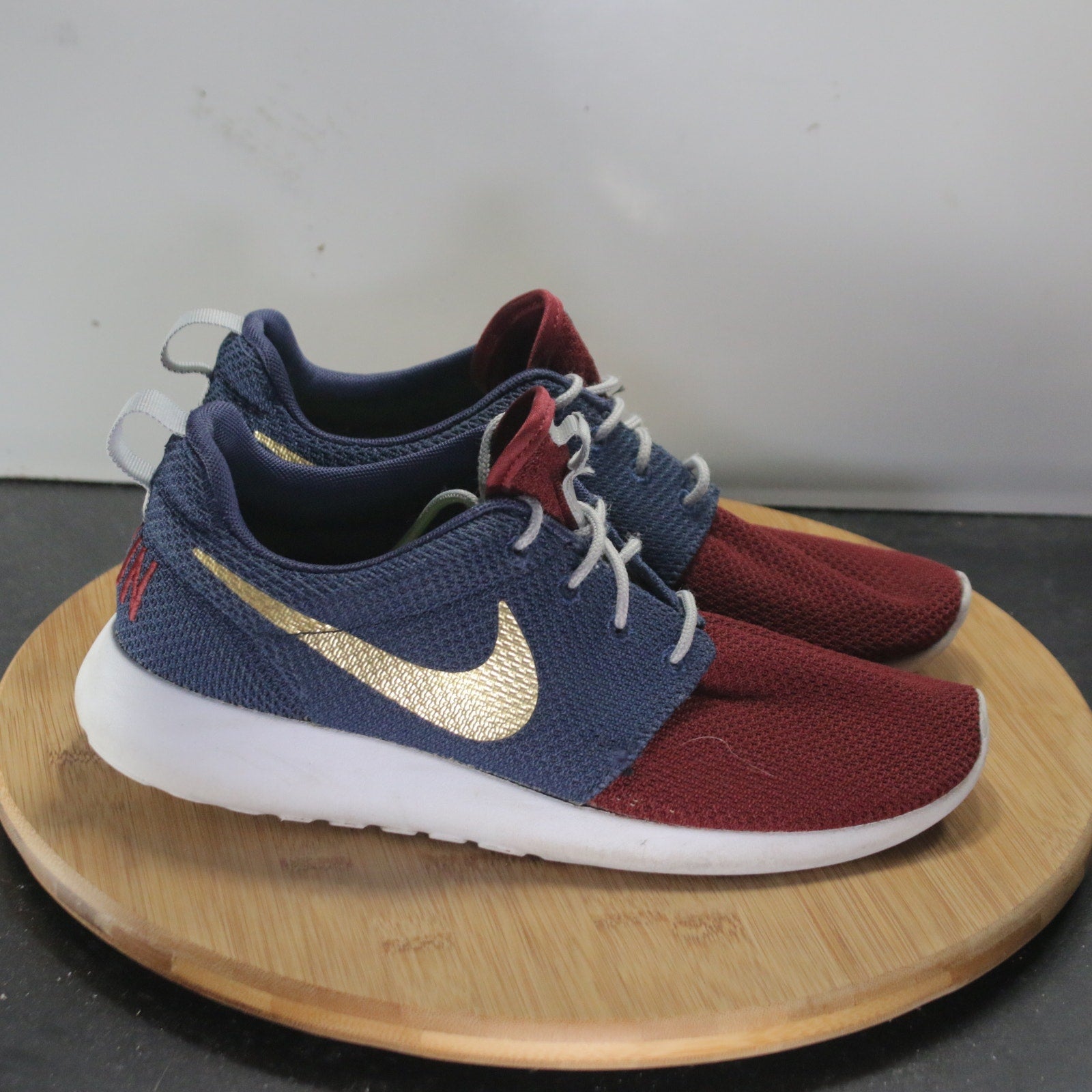 Nike Roshe Run Low Size 8 Womens 008618 Burgundy Blue Running Athletic Sneakers