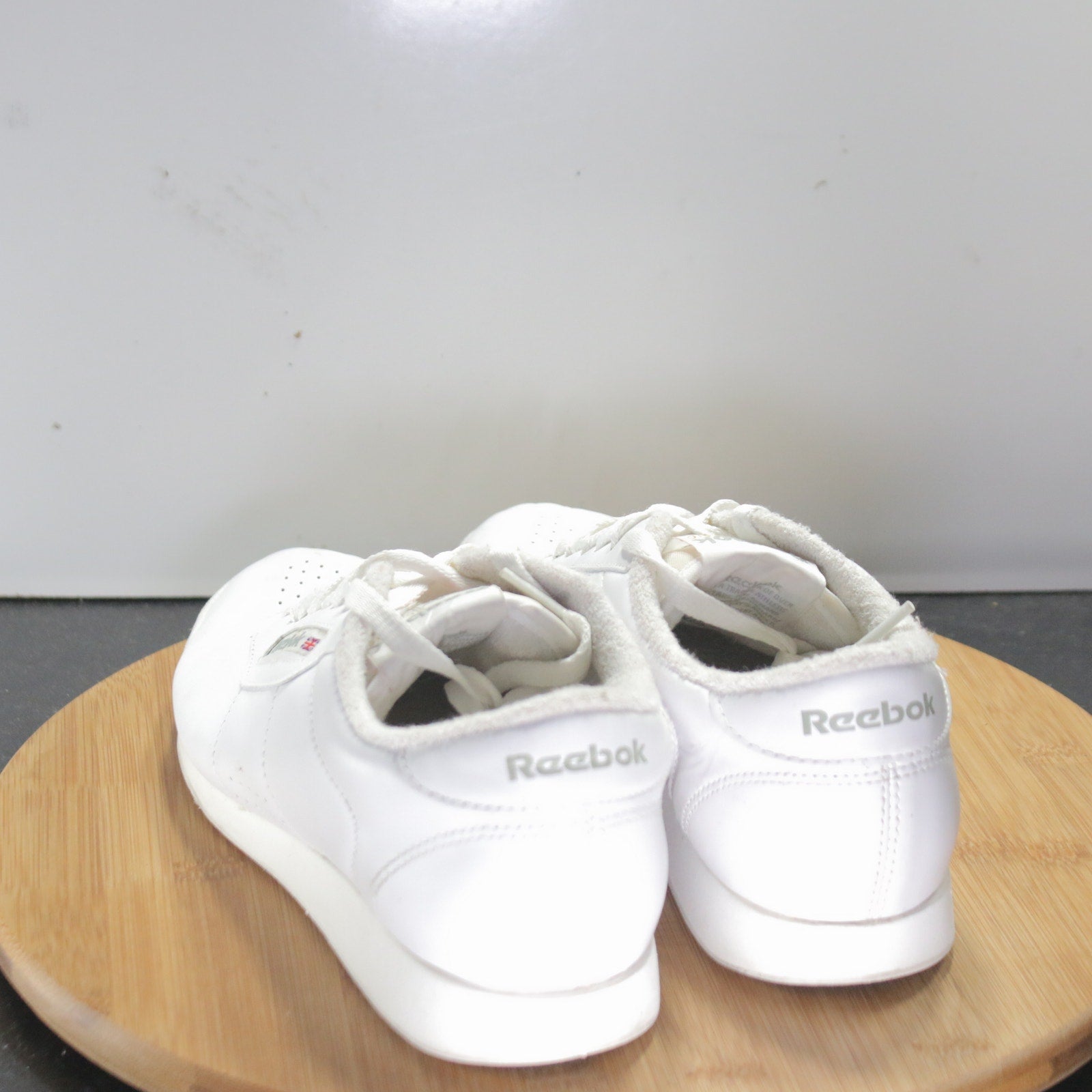 Reebok Classic Leather Low Sz 8.5 Womens 008408 White Running Trainers Sneakers